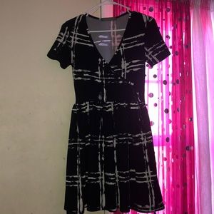 black & white dress size: SMALL
